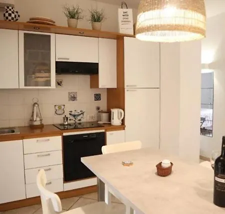 Trilocale- 2 Bagni-aria Condizionata-wi Fi-piscina Apartment *